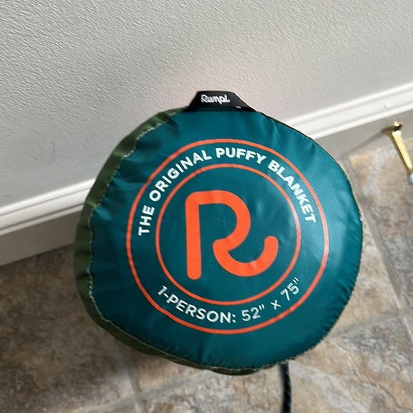 RUMPL x FP Movement Original Puffy Blanket NWT - Picture 9 of 15